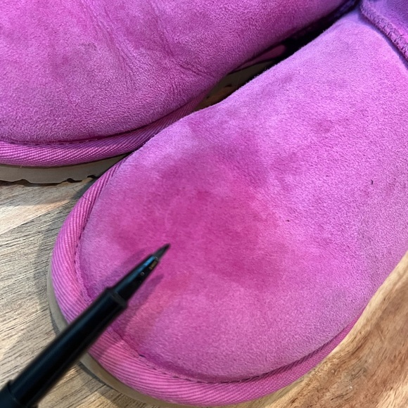 UGGS AUTHENTIC purple magenta size 6 (37). Never worn with slight marks. - Picture 6 of 14